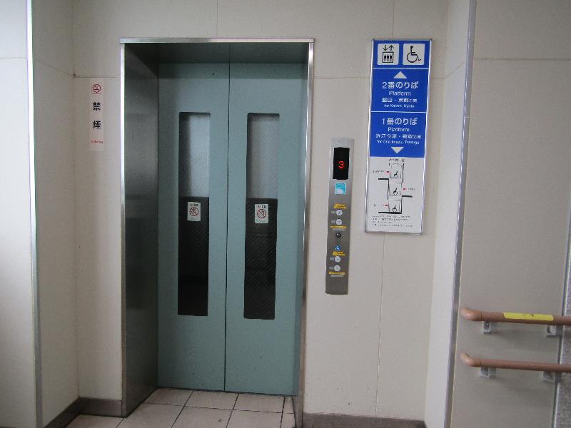 エレベーター入口（改札内⇔ホーム2・３階）