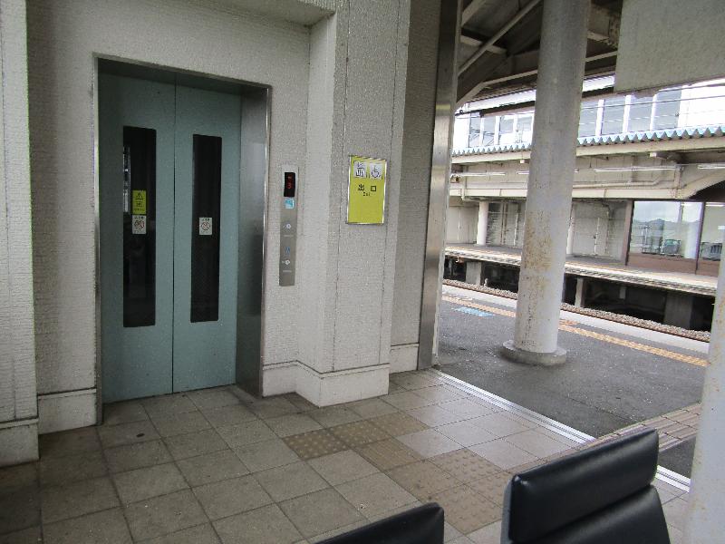 エレベーター入口（ホーム⇔改札内）