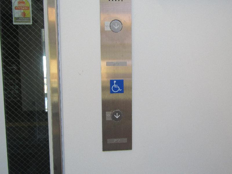 エレベーターボタン（南口）