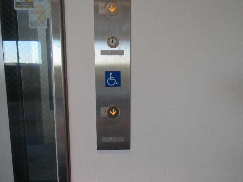 エレベーターボタン（北口）
