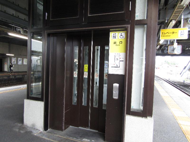 エレベーター入口（ホーム⇔2階改札口）