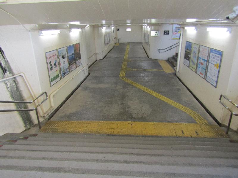 階段（改札口⇔地下道）