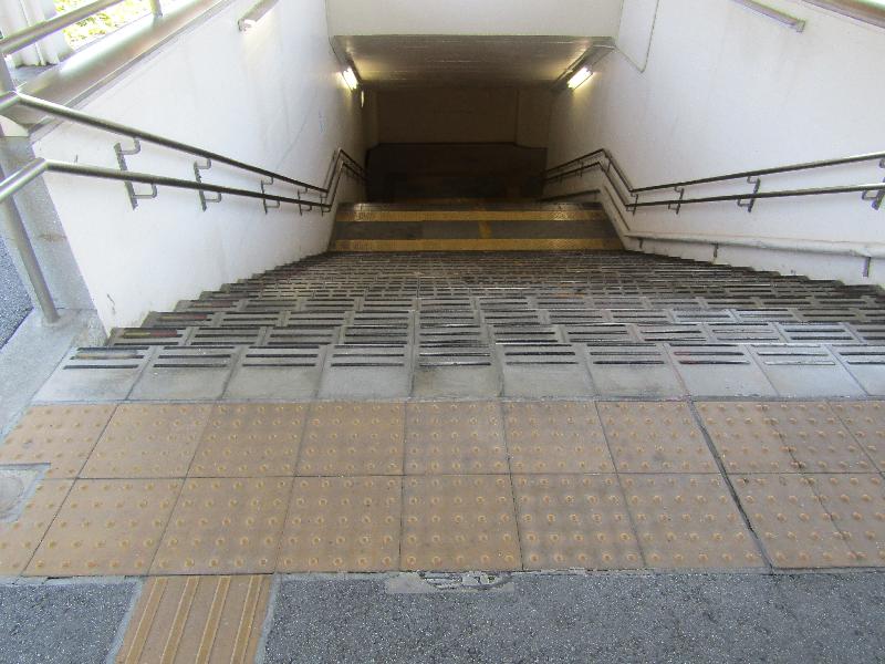 階段（ホーム⇔地下道）
