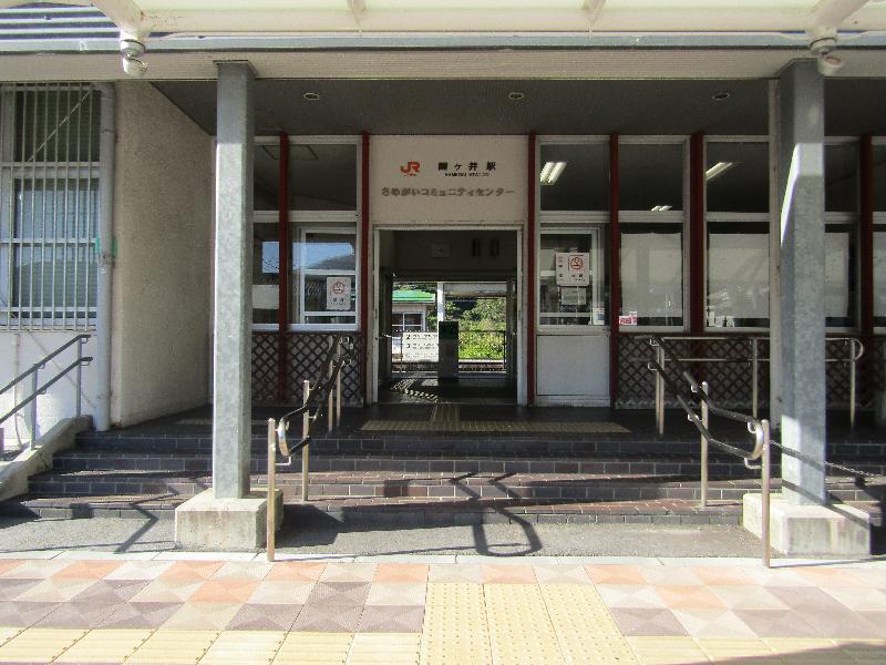 駅舎入口階段